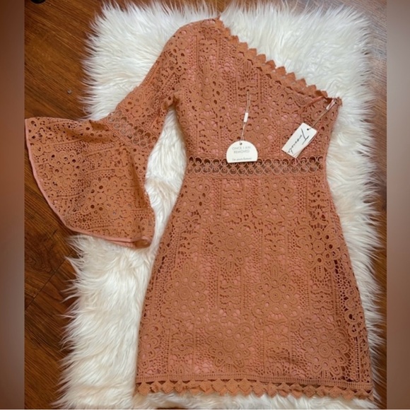 TWOSISTERS Elysian Lace One Shoulder Dress - Picture 4 of 5